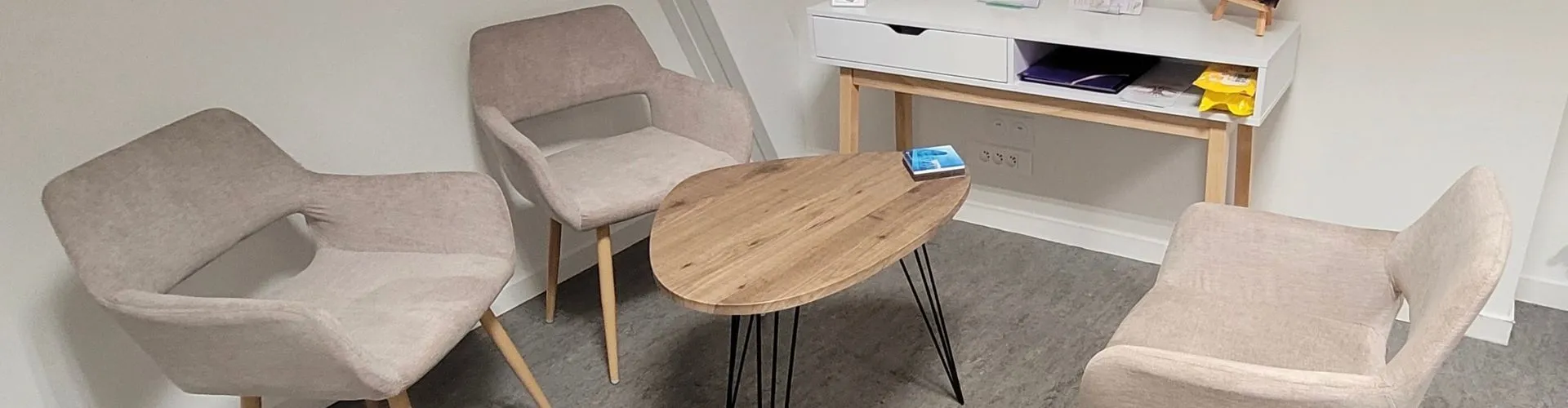 Nouveau bureau à Pont-de-Buis en Bretagne pour accueillir les clients, par Ael Photos